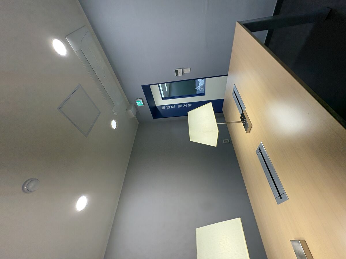 고등관 로비